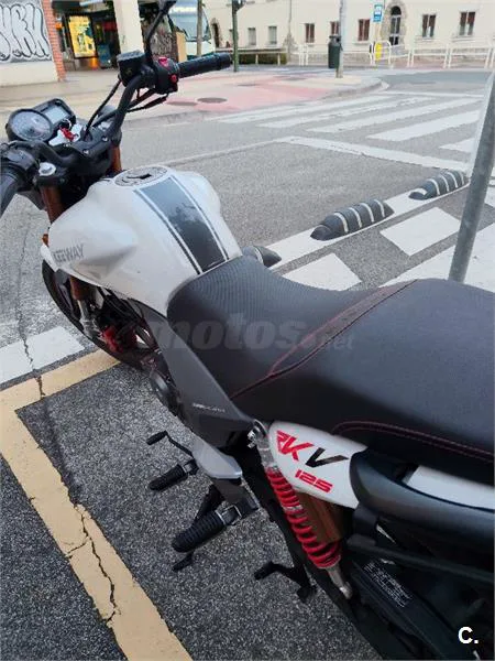 Keeway RKV 125 – Vista 2