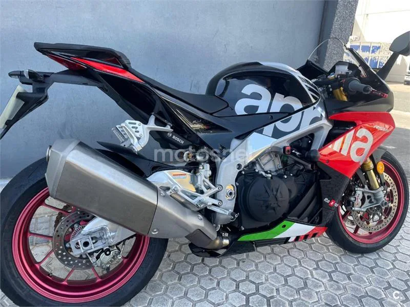 Aprilia RSV4 RF – Vista 4