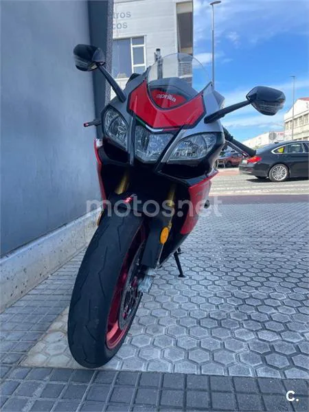 Aprilia RSV4 RF – Vista 7