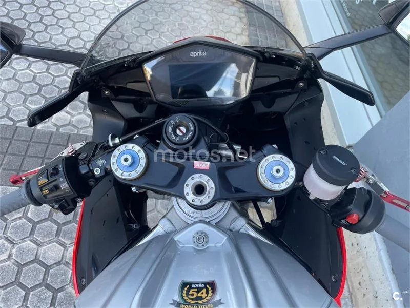 Aprilia RSV4 RF – Vista 9