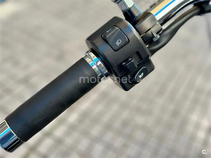 Yamaha XVS 1300A Midnight Star – Vista 22