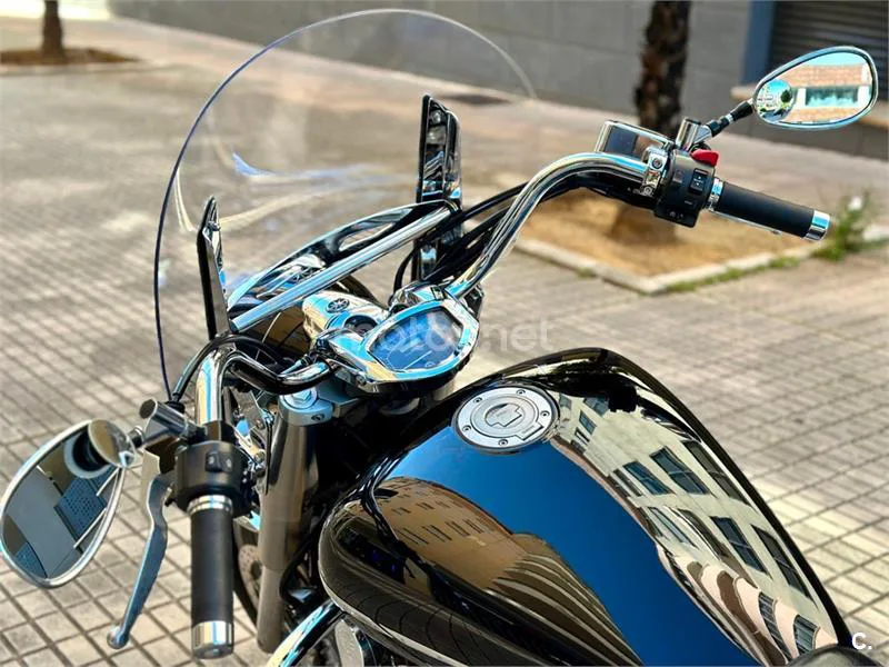 Yamaha XVS 1300A Midnight Star – Vista 23