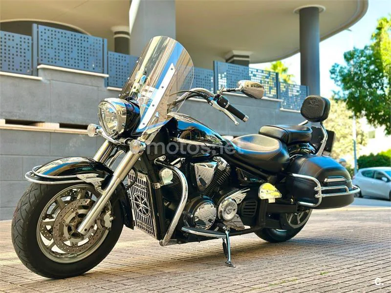 Yamaha XVS 1300A Midnight Star – Vista 35