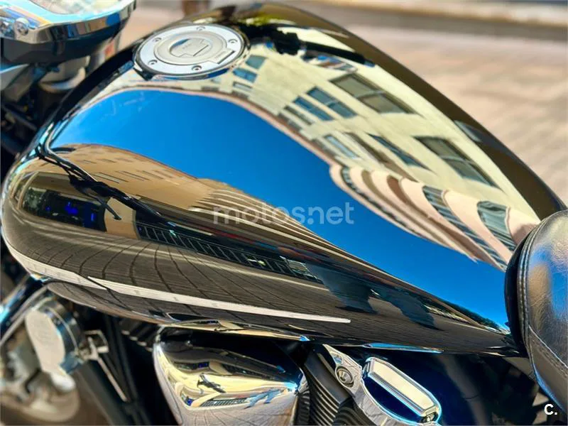 Yamaha XVS 1300A Midnight Star – Vista 37