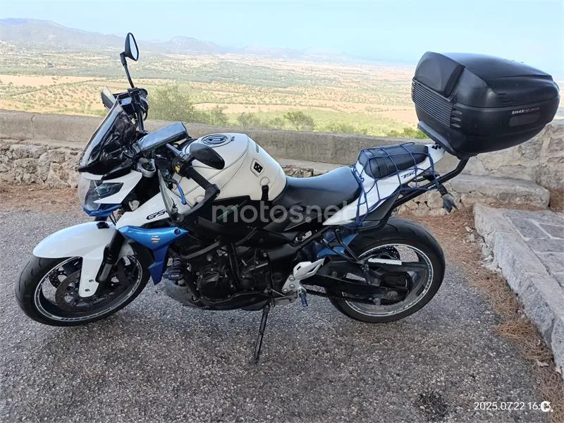 Suzuki GSR750 - Vista 3