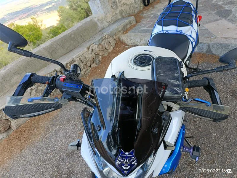 Suzuki GSR750 - Vista 5
