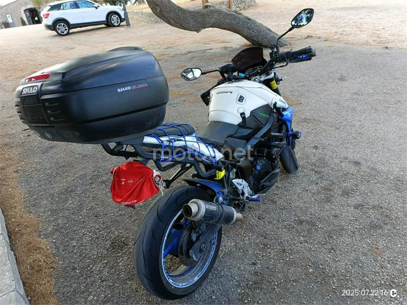 Suzuki GSR750 - Vista 7