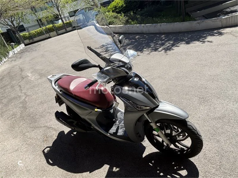 Kymco People S 125 – Vista 2