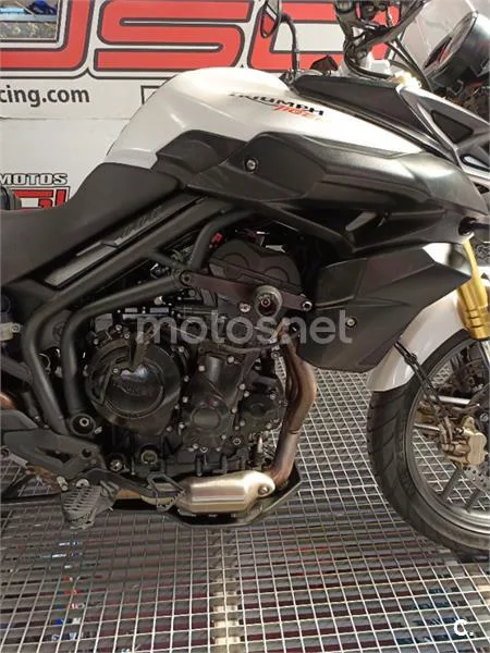Triumph Tiger 800 – Vista 13