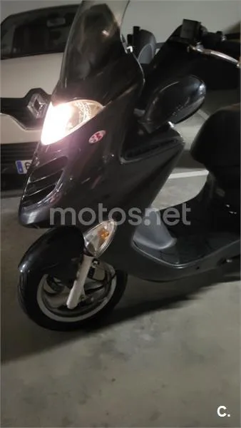 Kymco Grand Dink 125 – Vista 6