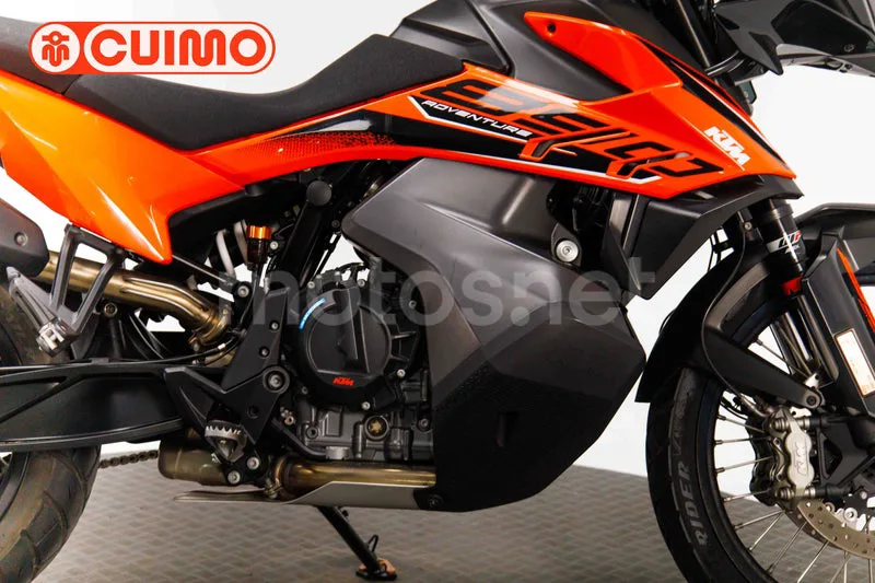 KTM 890 – Vista 14