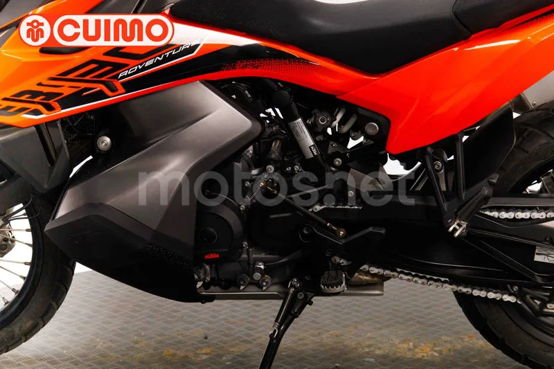 KTM 890 – Vista 20