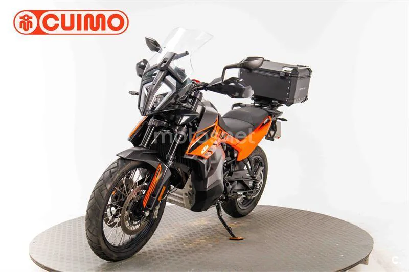 KTM 890 – Vista 9