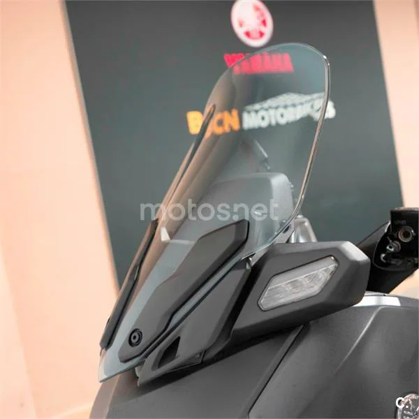Yamaha XMAX 300 – Vista 16