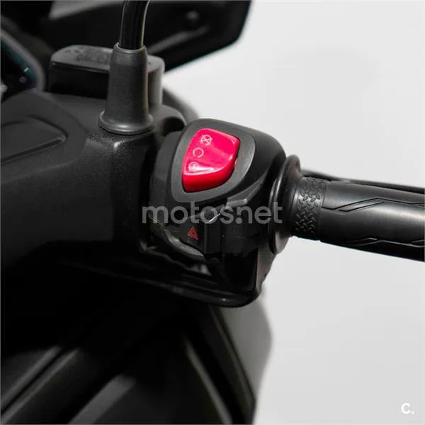 Yamaha XMAX 300 – Vista 9