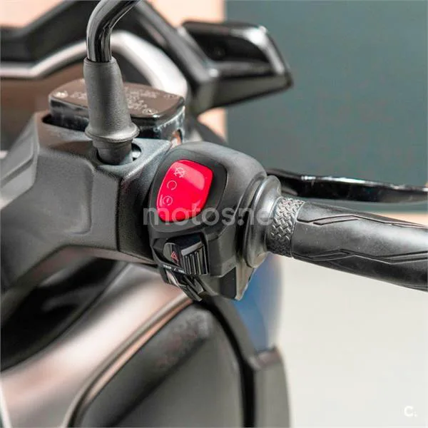 Yamaha XMAX 400 – Vista 12