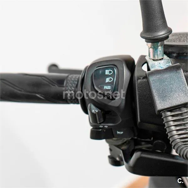 Yamaha XMAX 400 – Vista 13