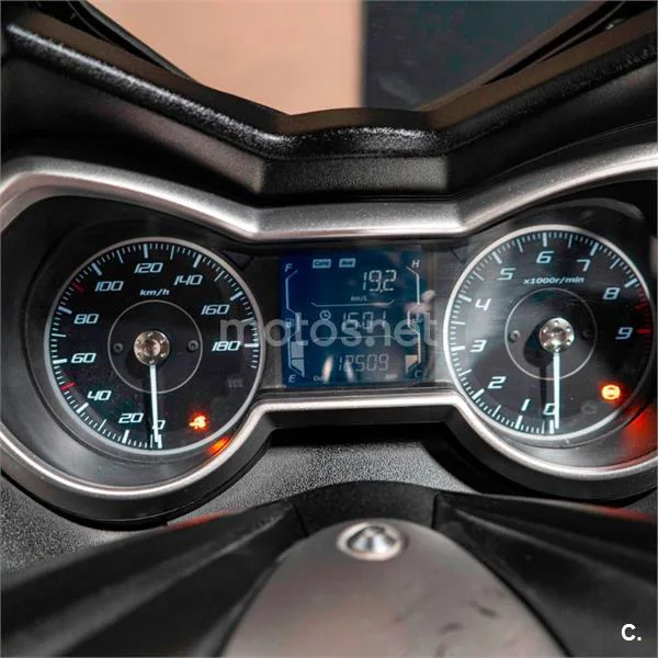 Yamaha XMAX 400 – Vista 15