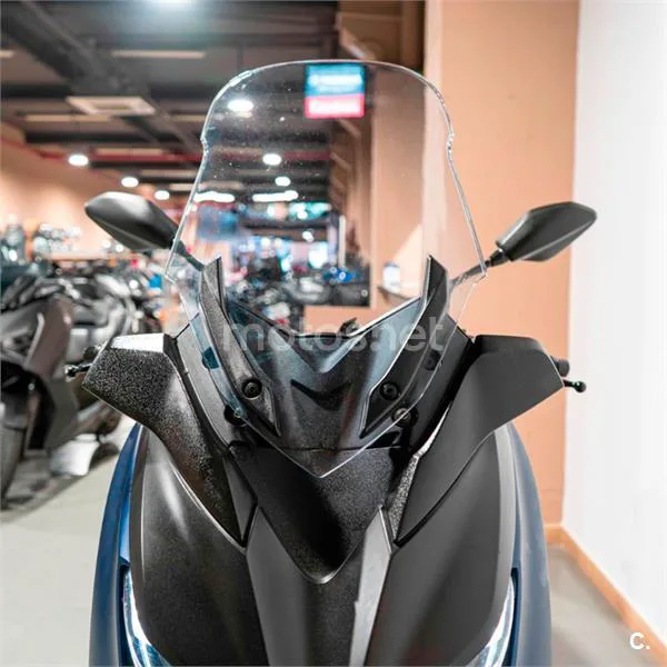 Yamaha XMAX 400 – Vista 17