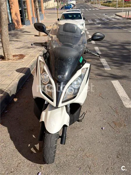 Kymco Super Dink 125 – Vista 2
