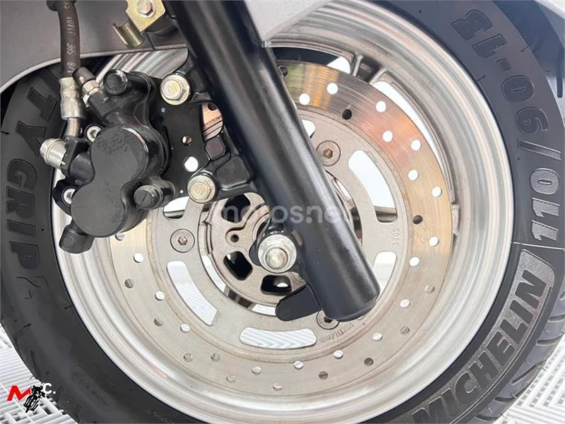 Suzuki Burgman 200 – Vista 5
