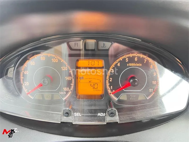 Suzuki Burgman 200 – Vista 7