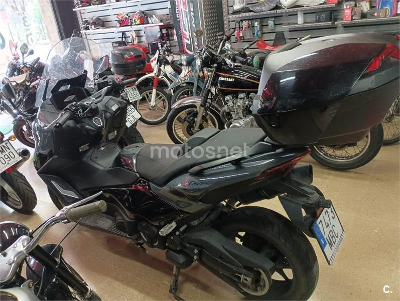 Yamaha TMAX – Vista 4