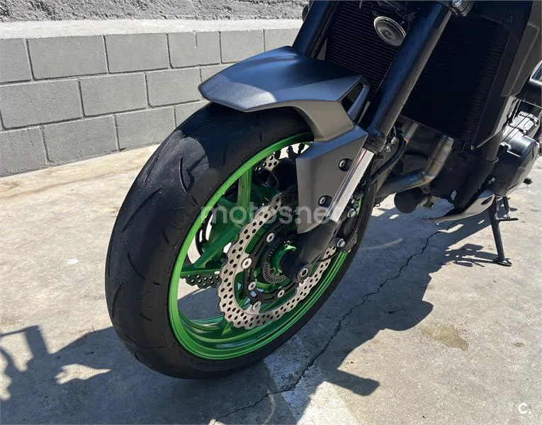Kawasaki Z900 – Vista 6