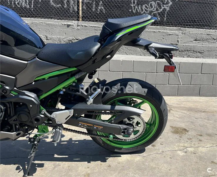 Kawasaki Z900 – Vista 7