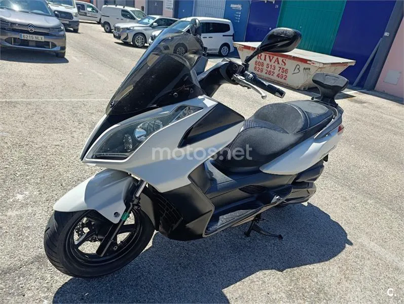 Kymco Super Dink 300 – Vista 11
