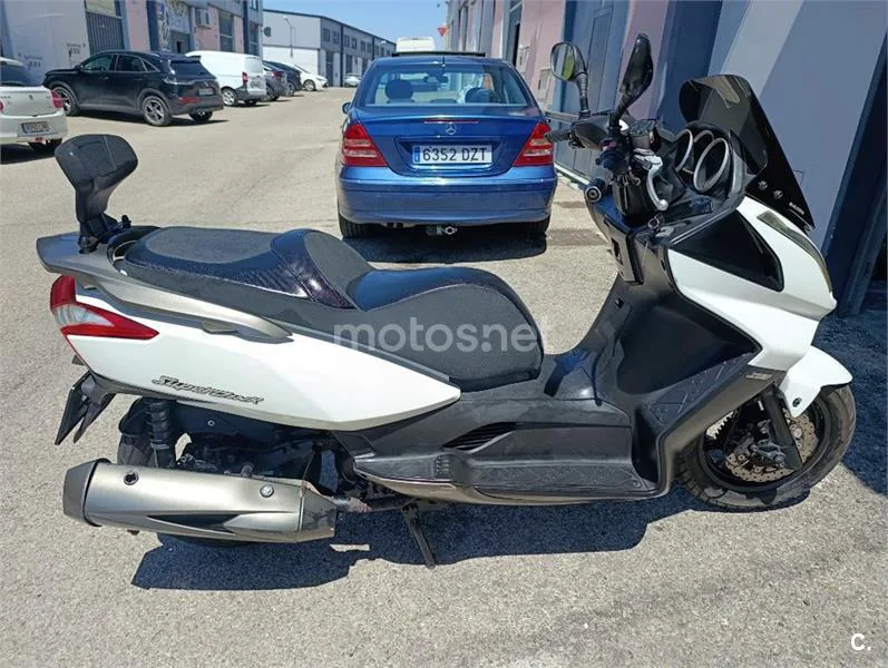 Kymco Super Dink 300 – Vista 4