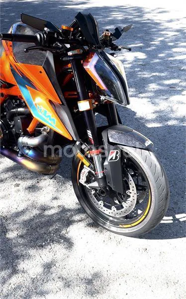 KTM 1290 Super Duke R – Vista 4
