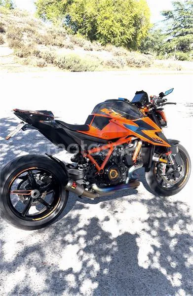 KTM 1290 Super Duke R – Vista 5