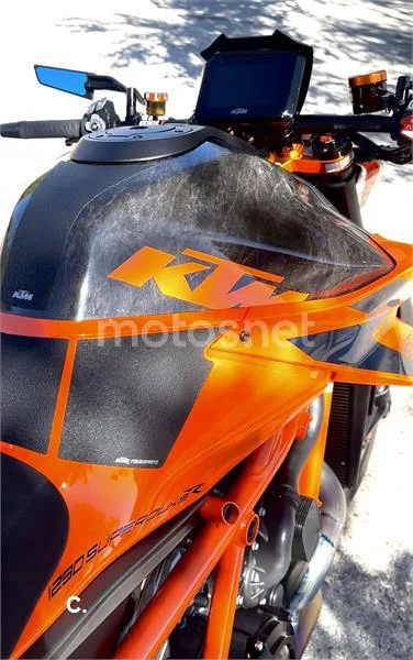KTM 1290 Super Duke R – Vista 6