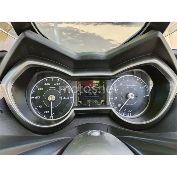 Yamaha XMAX 300 – Vista 5