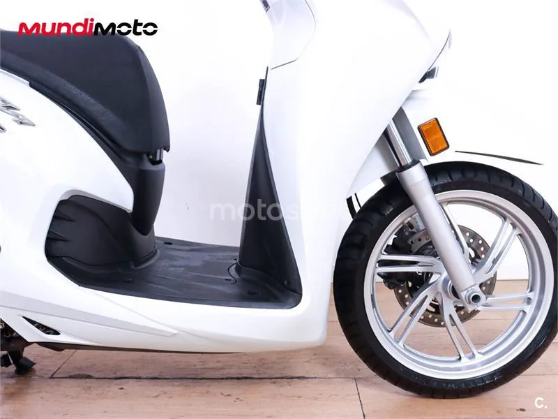 Honda SH 350i – Vista 19