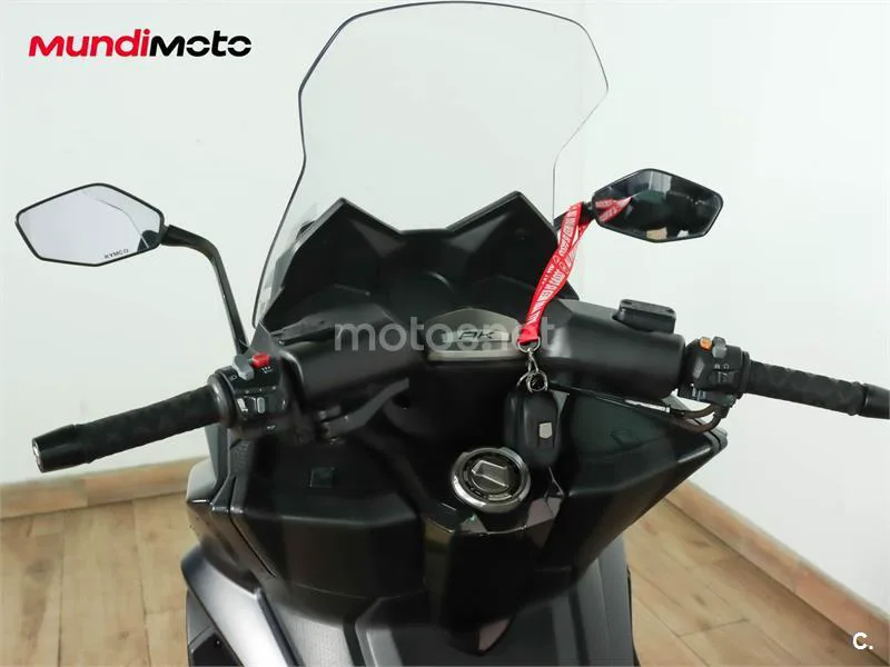 Kymco AK 550 – Vista 11