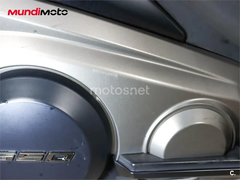 Kymco AK 550 – Vista 15