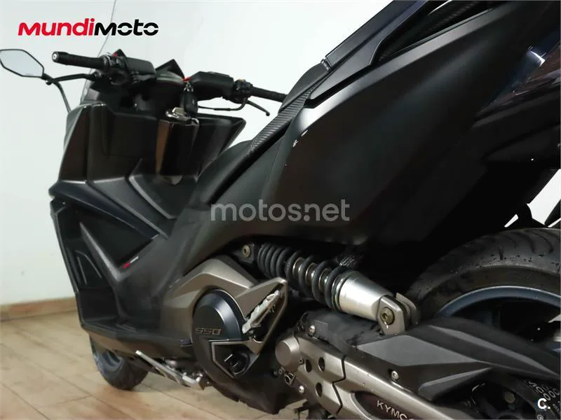Kymco AK 550 – Vista 9