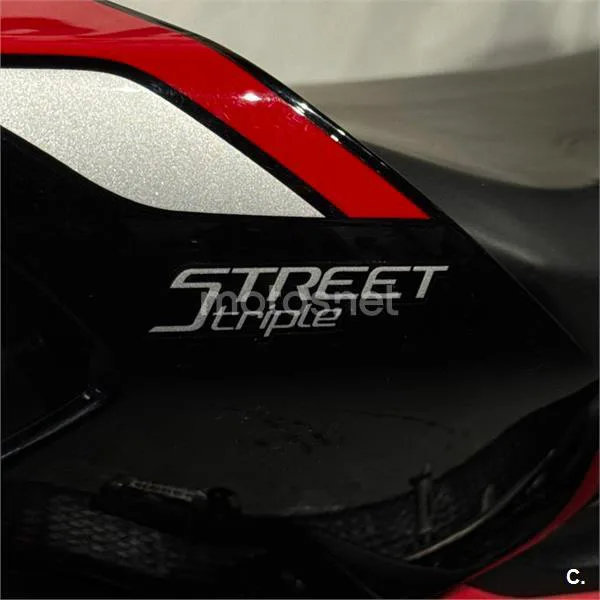Triumph Street Triple – Vista 14