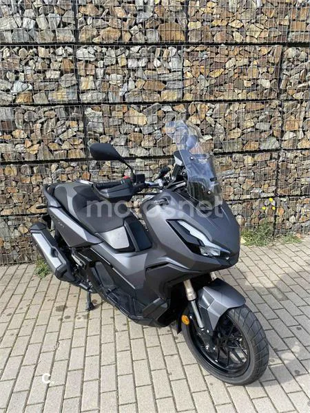 Honda ADV 350 – Vista 2
