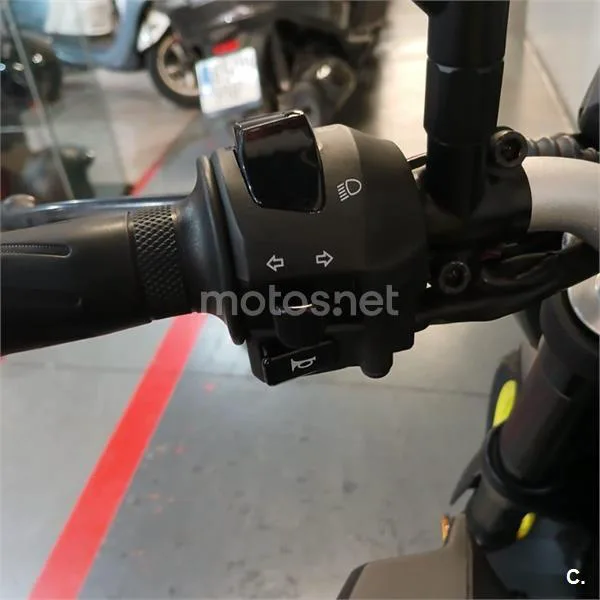 Yamaha MT-125 – Vista 8