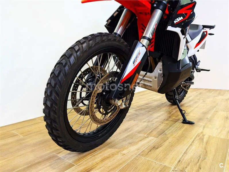 KTM 890 – Vista 6
