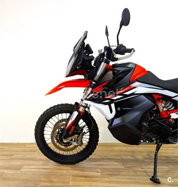 KTM 890 – Vista 8