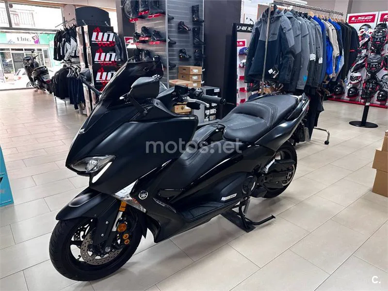 Yamaha TMAX – Vista 3