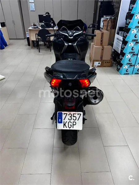 Yamaha TMAX – Vista 4