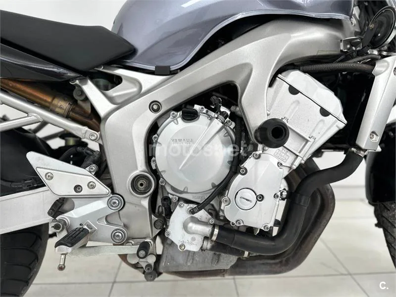 Yamaha FZ6 – Vista 12