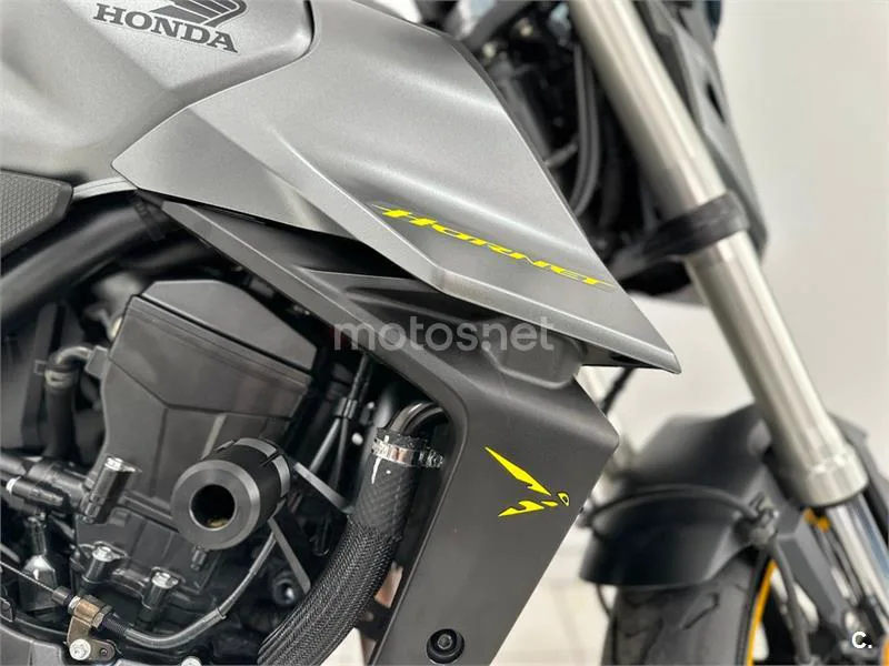 Honda CB 750 Hornet – Vista 15