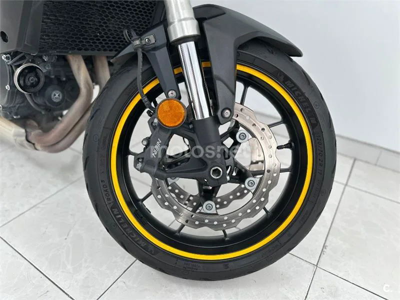 Honda CB 750 Hornet – Vista 16