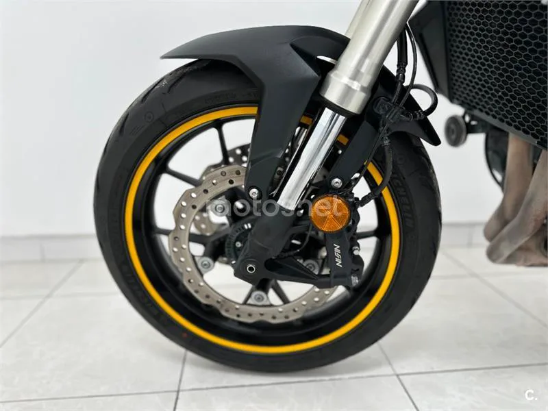 Honda CB 750 Hornet – Vista 18